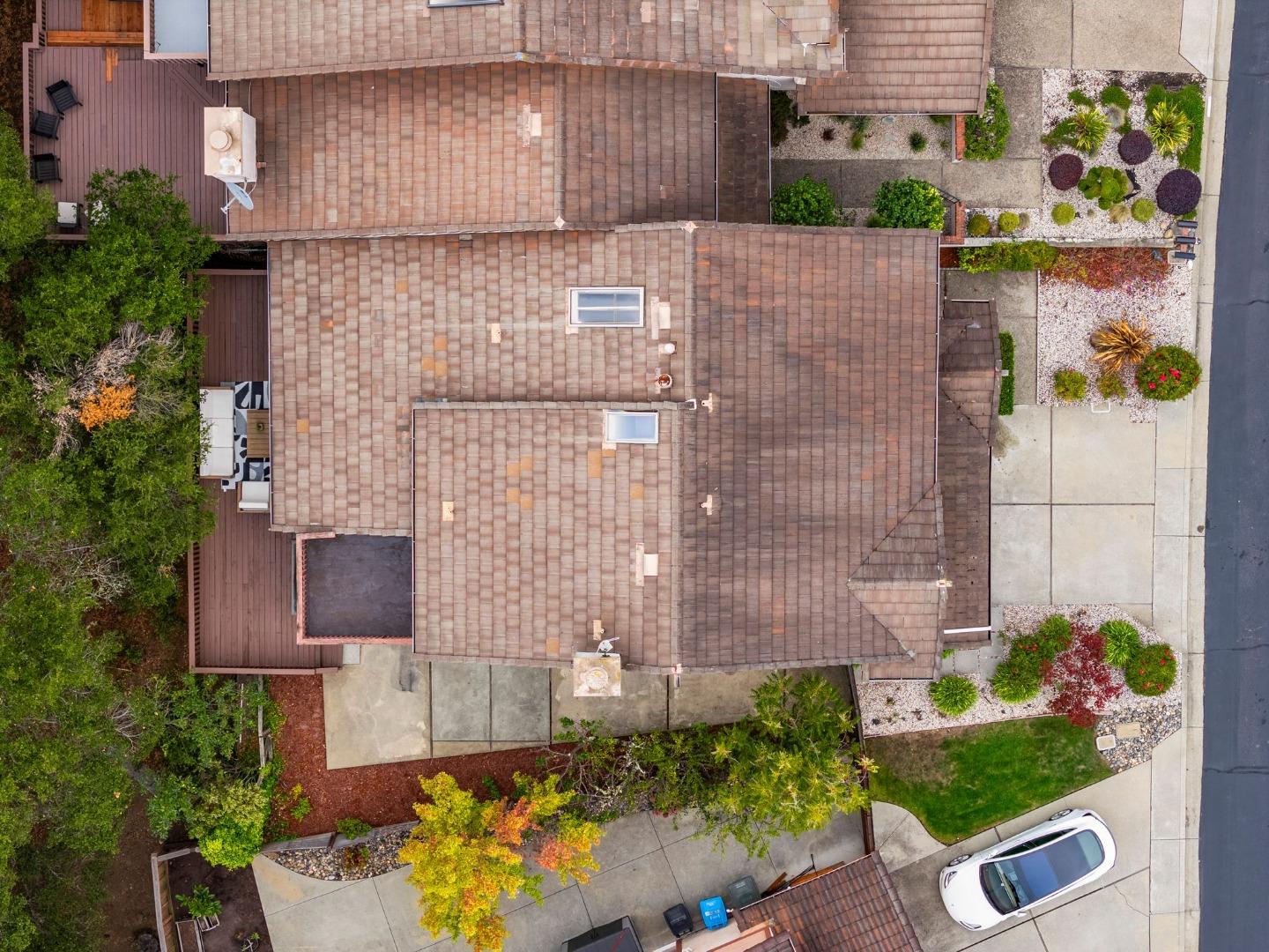 Detail Gallery Image 32 of 37 For 1657 Sugarloaf Dr, San Mateo,  CA 94403 - 3 Beds | 2/1 Baths