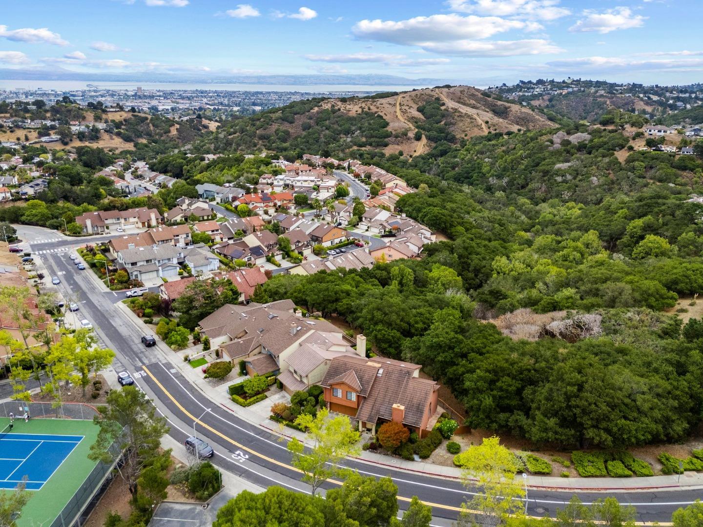 Detail Gallery Image 34 of 37 For 1657 Sugarloaf Dr, San Mateo,  CA 94403 - 3 Beds | 2/1 Baths