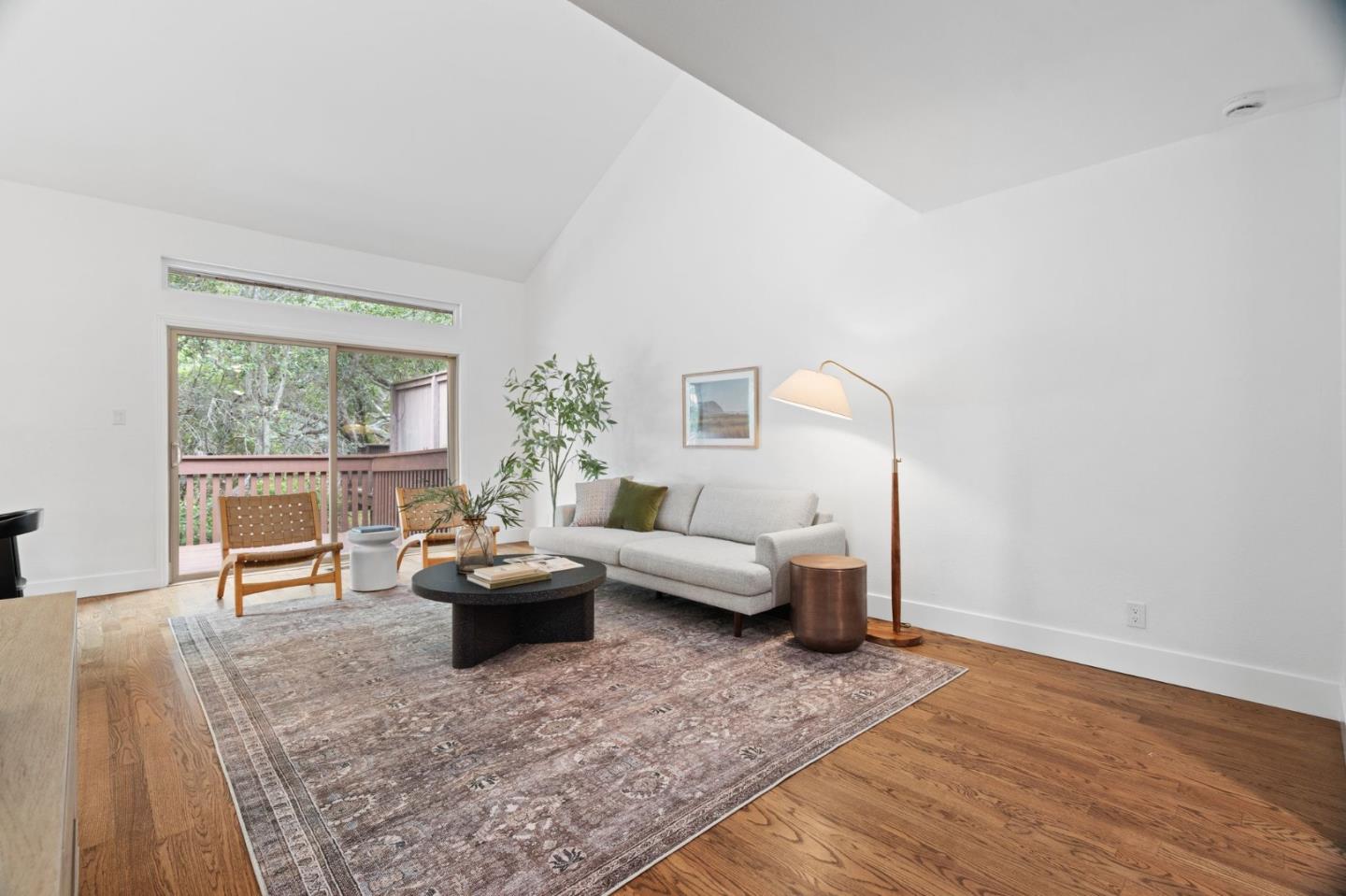 Detail Gallery Image 5 of 37 For 1657 Sugarloaf Dr, San Mateo,  CA 94403 - 3 Beds | 2/1 Baths