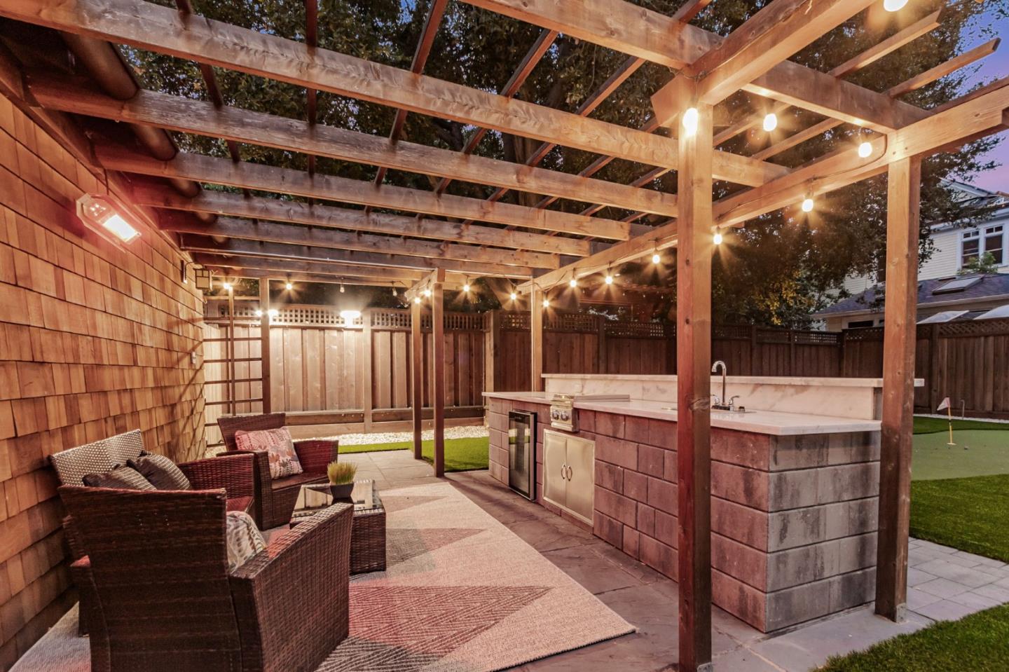 Detail Gallery Image 37 of 44 For 326 Addison Ave, Palo Alto,  CA 94301 - 4 Beds | 4/1 Baths