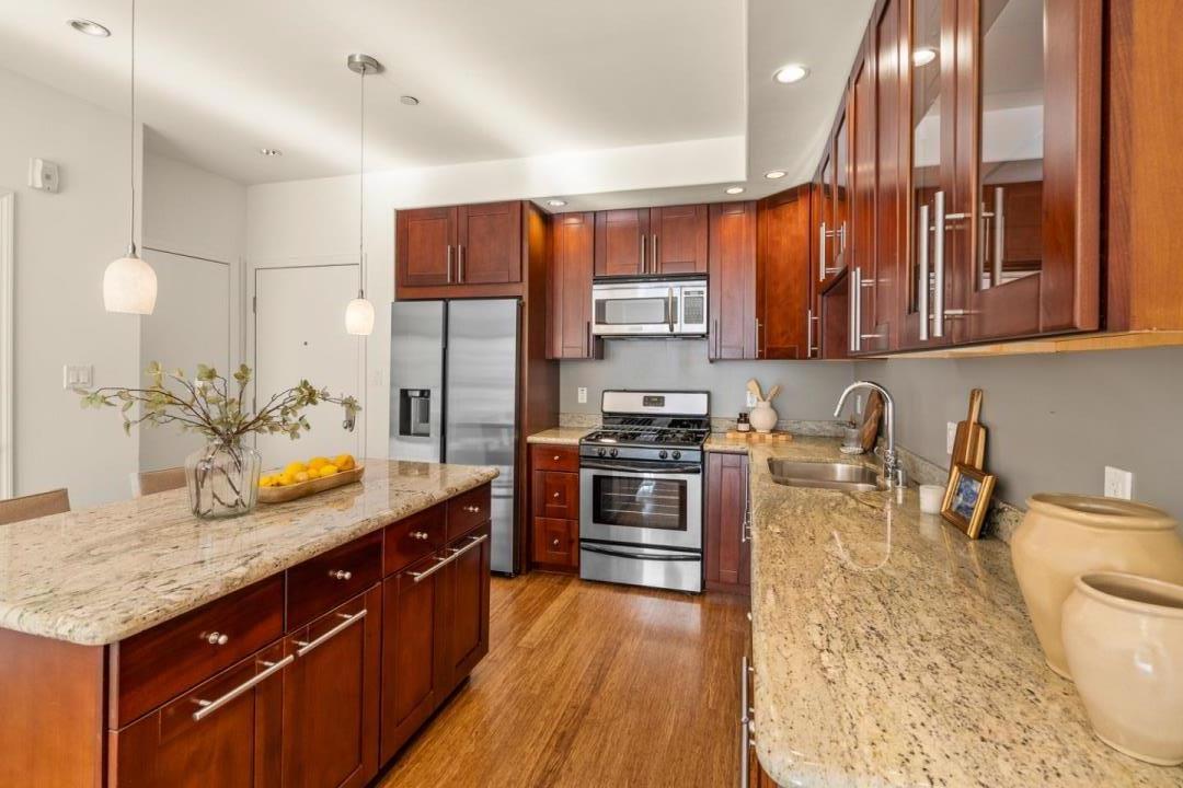 Detail Gallery Image 11 of 48 For 1 San Bruno Ave #N,  Brisbane,  CA 94005 - 1 Beds | 1/1 Baths