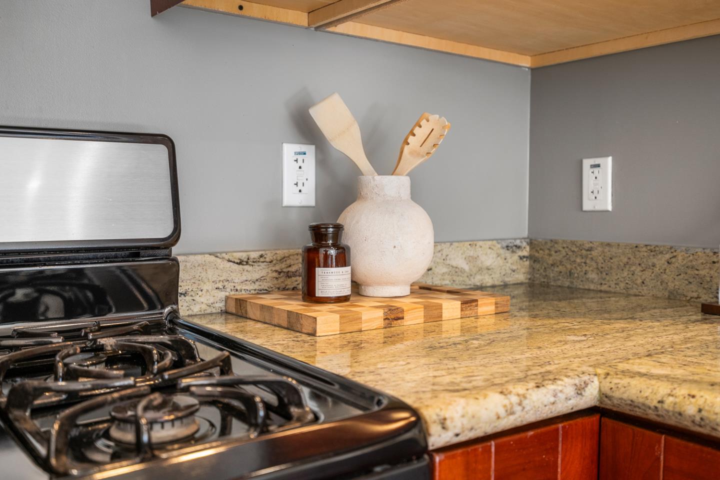 Detail Gallery Image 15 of 48 For 1 San Bruno Ave #N,  Brisbane,  CA 94005 - 1 Beds | 1/1 Baths