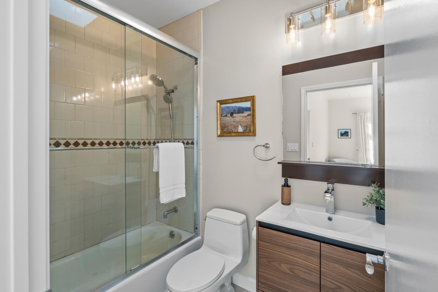 Detail Gallery Image 27 of 48 For 1 San Bruno Ave #N,  Brisbane,  CA 94005 - 1 Beds | 1/1 Baths