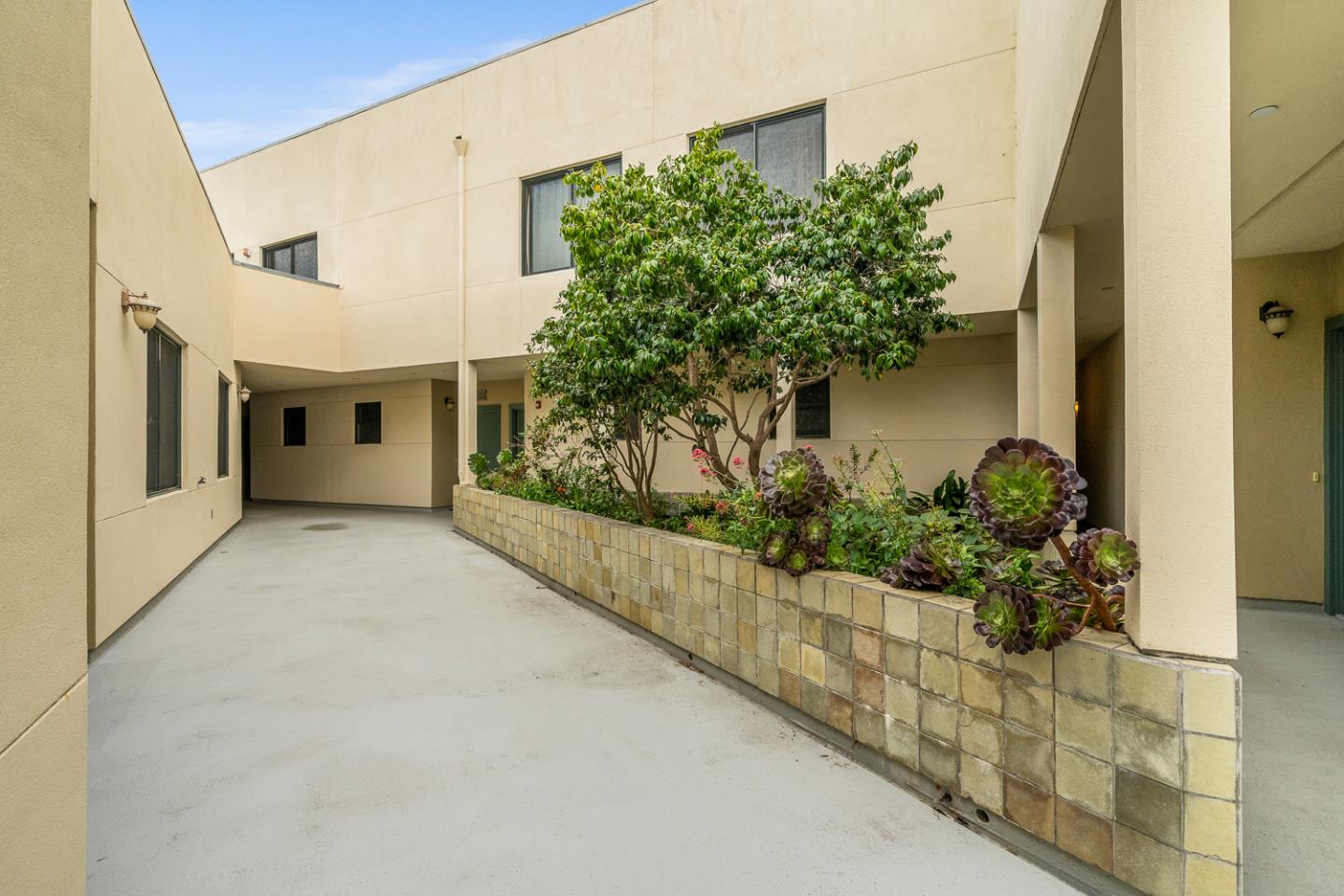 Detail Gallery Image 33 of 48 For 1 San Bruno Ave #N,  Brisbane,  CA 94005 - 1 Beds | 1/1 Baths