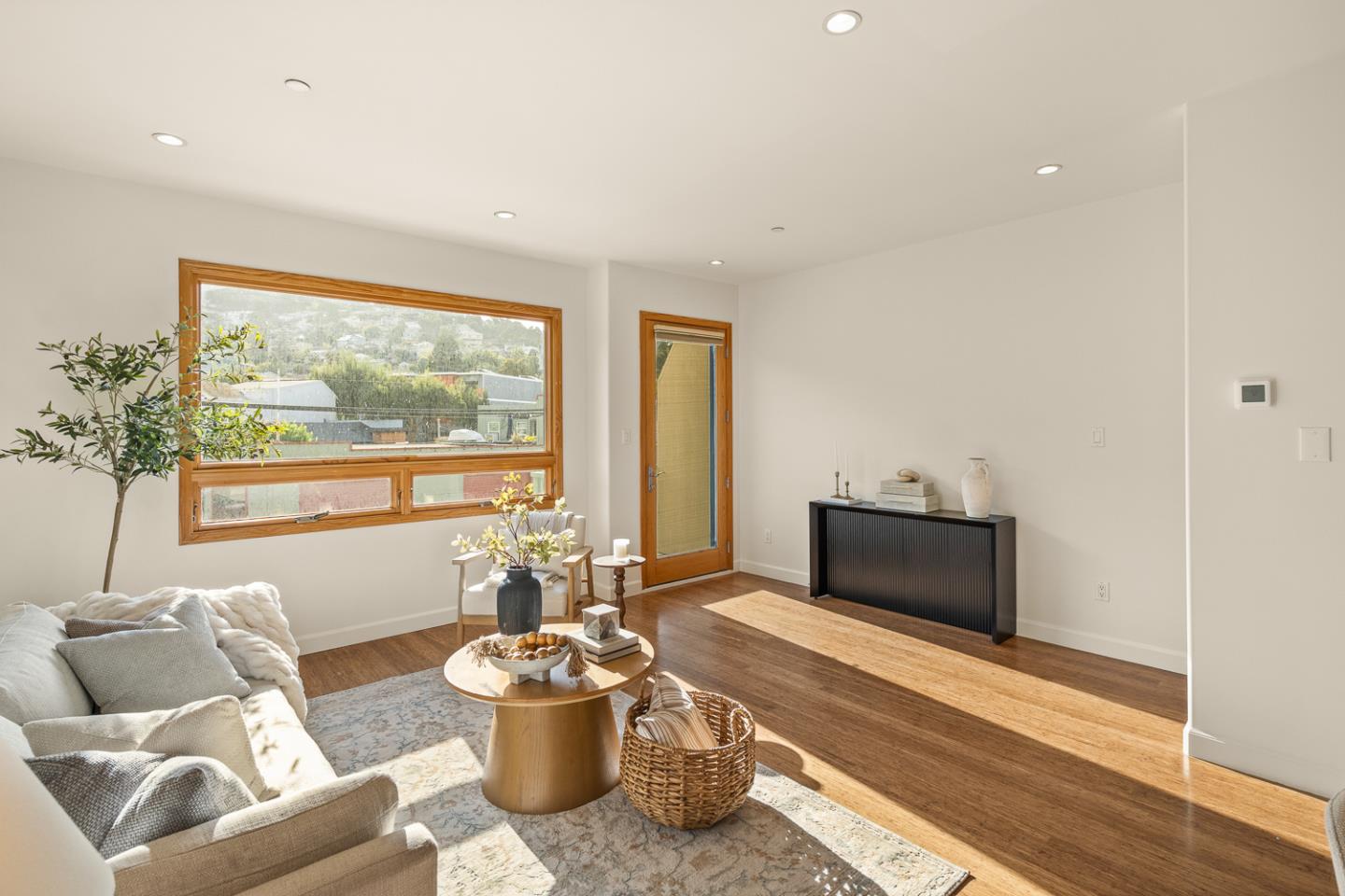 Detail Gallery Image 7 of 48 For 1 San Bruno Ave #N,  Brisbane,  CA 94005 - 1 Beds | 1/1 Baths