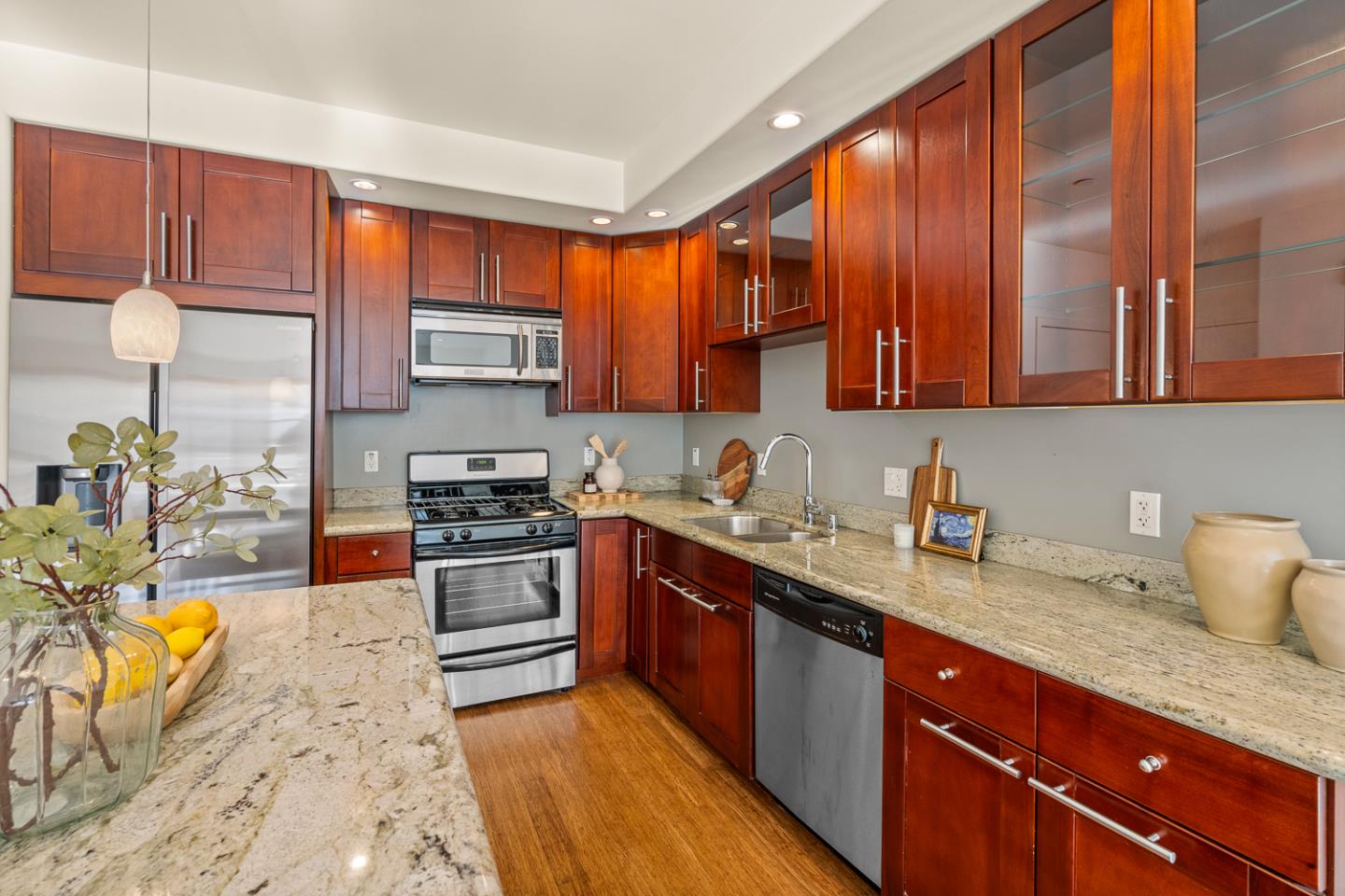 Detail Gallery Image 8 of 48 For 1 San Bruno Ave #N,  Brisbane,  CA 94005 - 1 Beds | 1/1 Baths