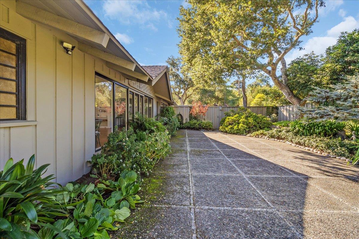 Detail Gallery Image 6 of 39 For 3721 Raymond Way, Carmel,  CA 93923 - 2 Beds | 2 Baths