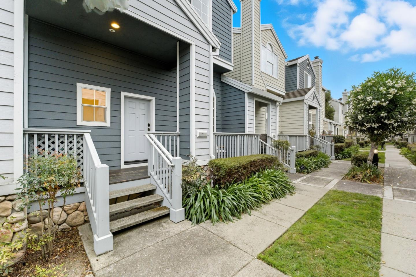 Detail Gallery Image 3 of 35 For 7 Chart Ln, Redwood City,  CA 94065 - 3 Beds | 2/1 Baths