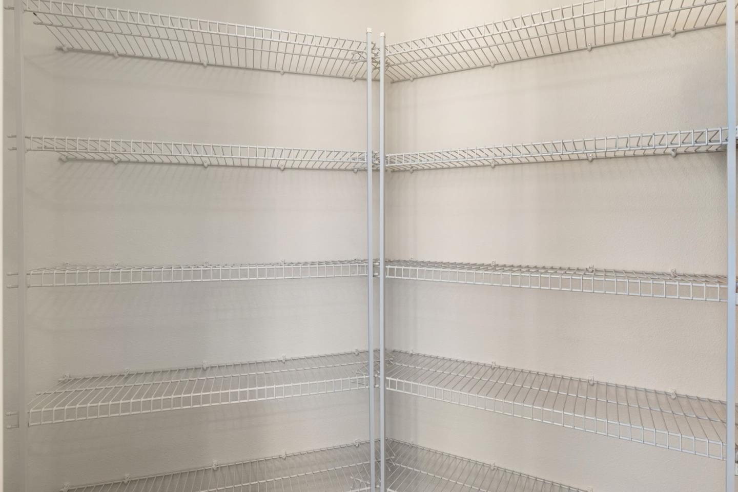 Detail Gallery Image 10 of 53 For 1941 Chelsea Ct, Salinas,  CA 93906 - 4 Beds | 3 Baths