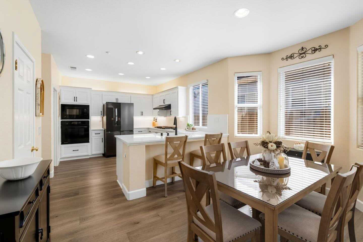 Detail Gallery Image 11 of 53 For 1941 Chelsea Ct, Salinas,  CA 93906 - 4 Beds | 3 Baths