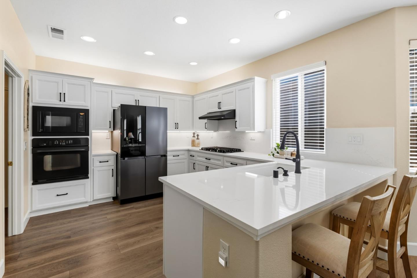 Detail Gallery Image 12 of 53 For 1941 Chelsea Ct, Salinas,  CA 93906 - 4 Beds | 3 Baths