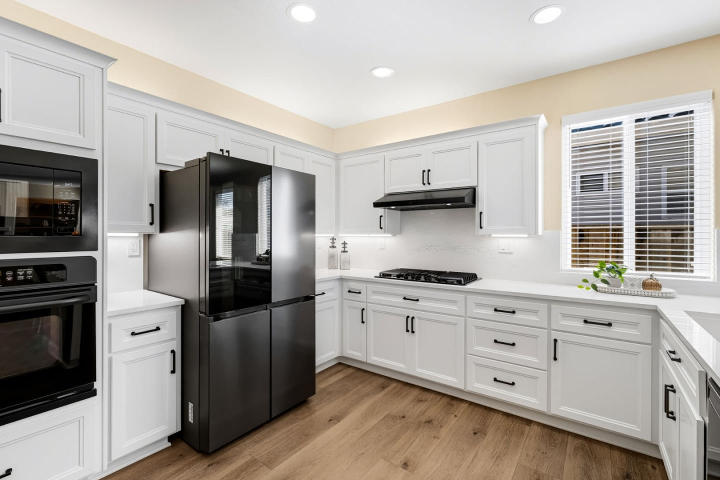 Detail Gallery Image 13 of 53 For 1941 Chelsea Ct, Salinas,  CA 93906 - 4 Beds | 3 Baths