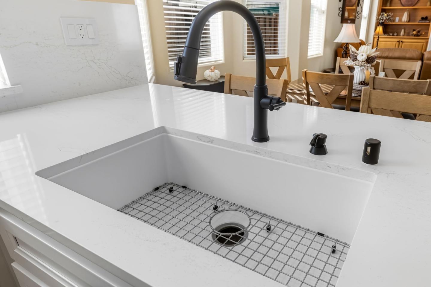 Detail Gallery Image 14 of 53 For 1941 Chelsea Ct, Salinas,  CA 93906 - 4 Beds | 3 Baths