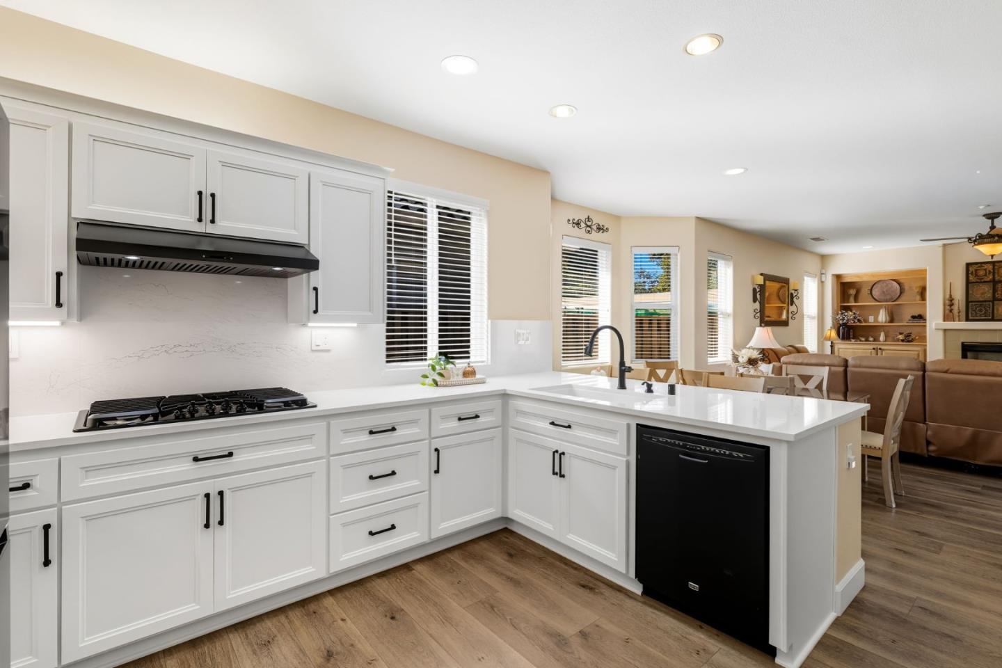 Detail Gallery Image 15 of 53 For 1941 Chelsea Ct, Salinas,  CA 93906 - 4 Beds | 3 Baths