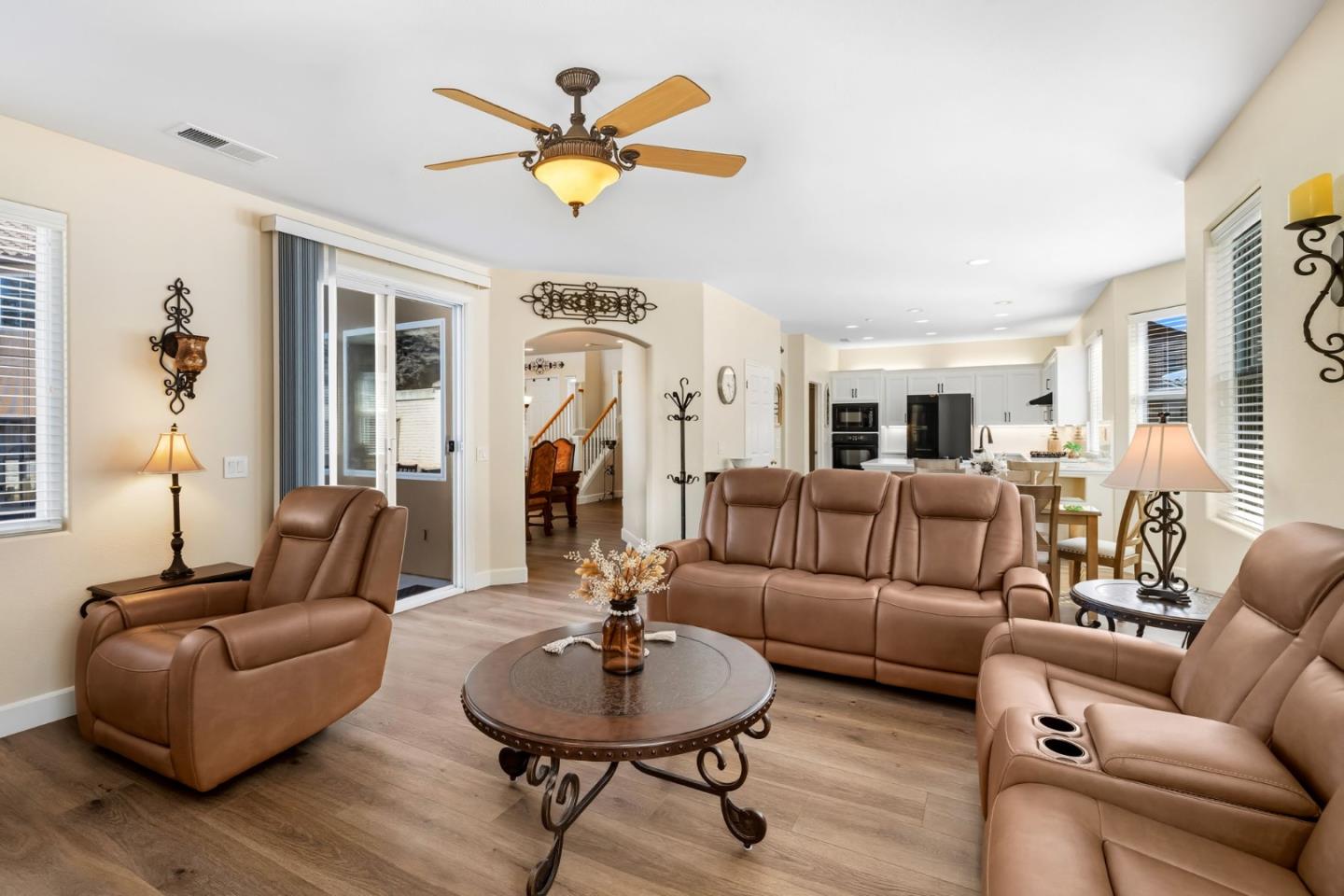 Detail Gallery Image 16 of 53 For 1941 Chelsea Ct, Salinas,  CA 93906 - 4 Beds | 3 Baths