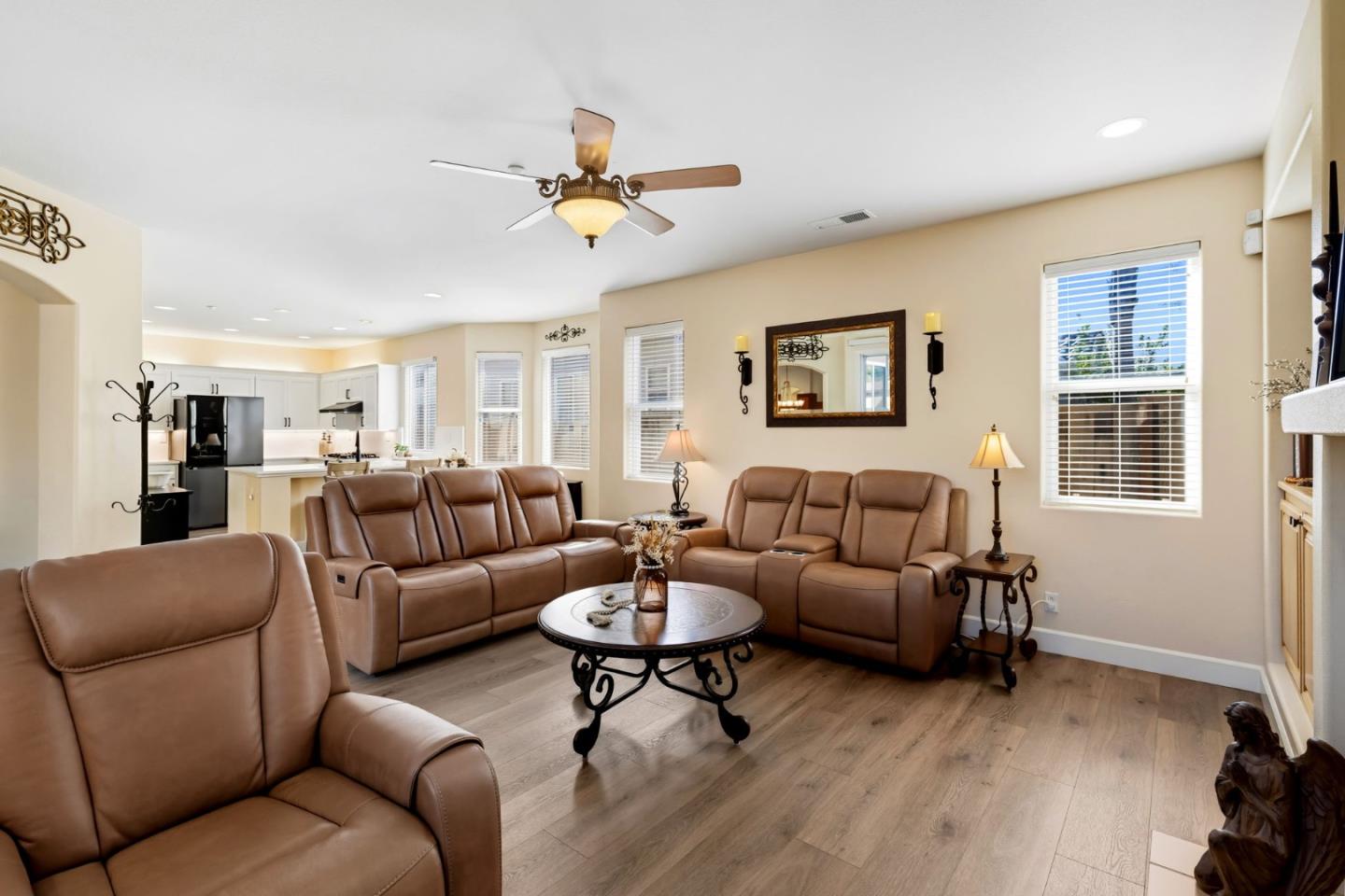 Detail Gallery Image 18 of 53 For 1941 Chelsea Ct, Salinas,  CA 93906 - 4 Beds | 3 Baths