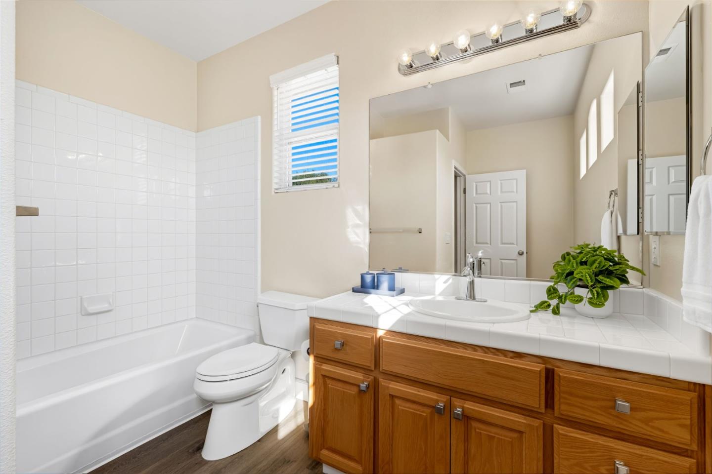 Detail Gallery Image 26 of 53 For 1941 Chelsea Ct, Salinas,  CA 93906 - 4 Beds | 3 Baths