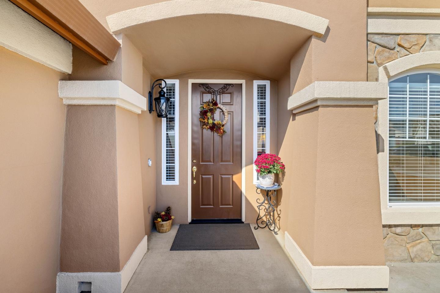 Detail Gallery Image 4 of 53 For 1941 Chelsea Ct, Salinas,  CA 93906 - 4 Beds | 3 Baths