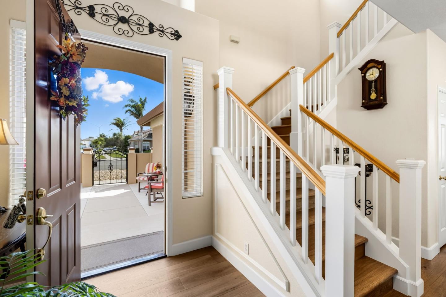 Detail Gallery Image 5 of 53 For 1941 Chelsea Ct, Salinas,  CA 93906 - 4 Beds | 3 Baths