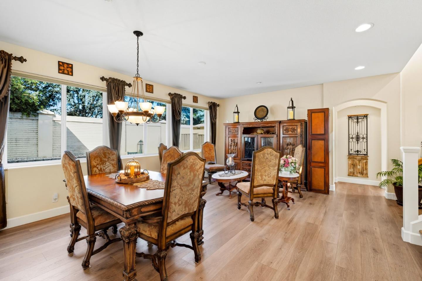 Detail Gallery Image 6 of 53 For 1941 Chelsea Ct, Salinas,  CA 93906 - 4 Beds | 3 Baths