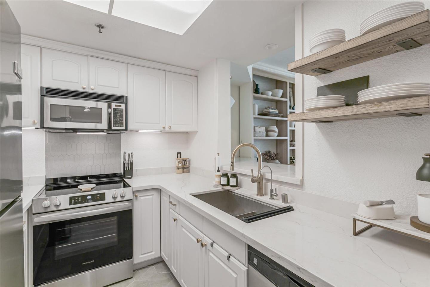 Detail Gallery Image 5 of 38 For 411 Park Ave #106,  San Jose,  CA 95110 - 2 Beds | 2 Baths