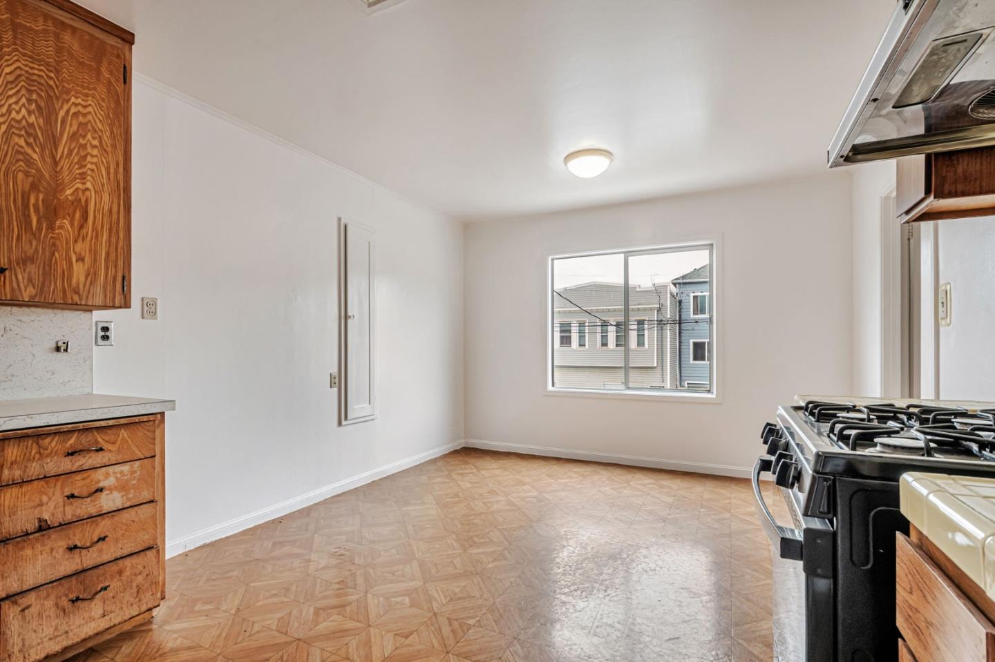 Detail Gallery Image 12 of 35 For 771 Delta St, San Francisco,  CA 94134 - 3 Beds | 2 Baths