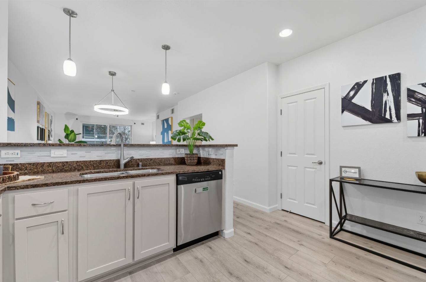 Detail Gallery Image 5 of 33 For 1388 Broadway #201,  Millbrae,  CA 94030 - 2 Beds | 2 Baths