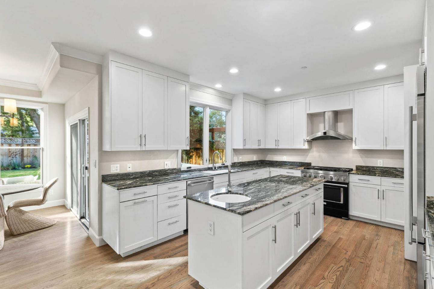 Detail Gallery Image 10 of 25 For 2140 Monterey Ave, Menlo Park,  CA 94025 - 4 Beds | 3/1 Baths