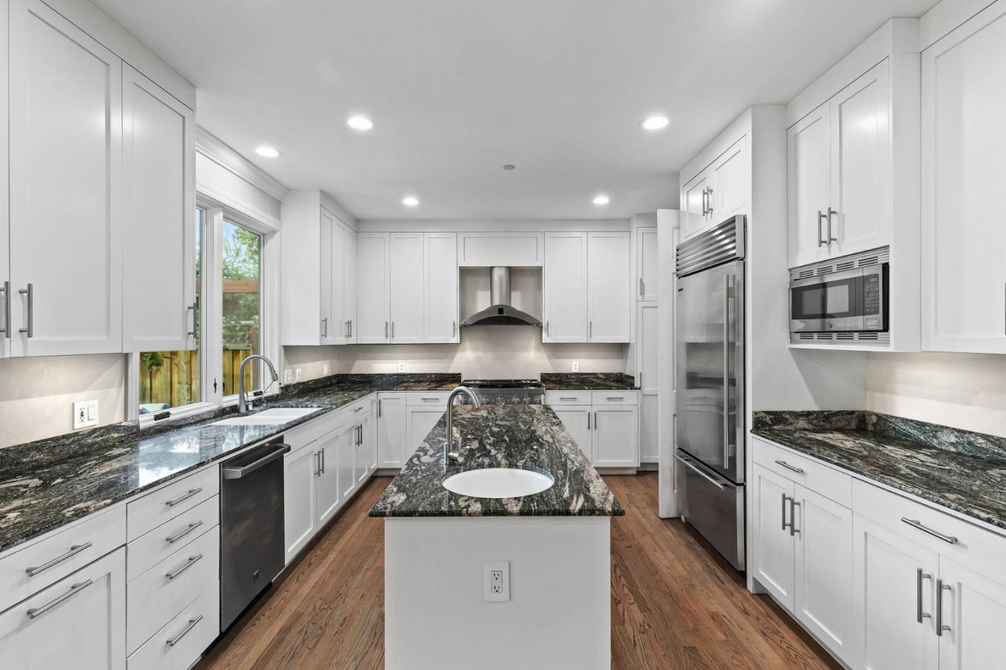 Detail Gallery Image 11 of 25 For 2140 Monterey Ave, Menlo Park,  CA 94025 - 4 Beds | 3/1 Baths