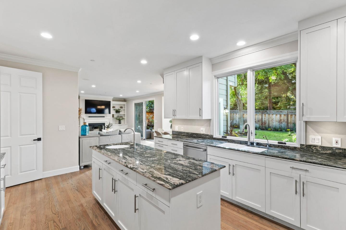 Detail Gallery Image 12 of 25 For 2140 Monterey Ave, Menlo Park,  CA 94025 - 4 Beds | 3/1 Baths