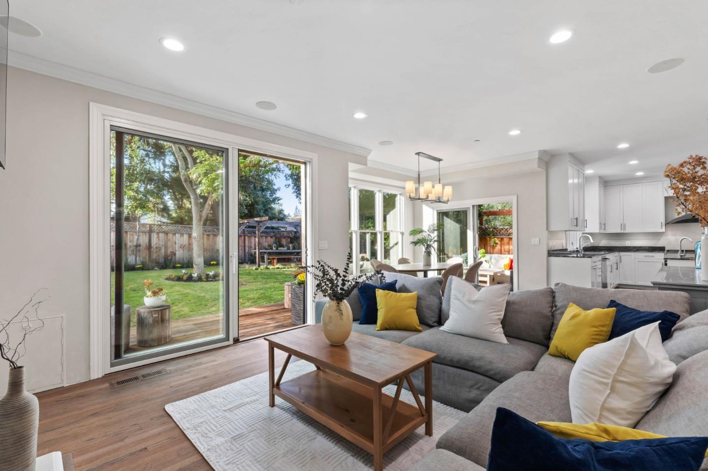 Detail Gallery Image 15 of 25 For 2140 Monterey Ave, Menlo Park,  CA 94025 - 4 Beds | 3/1 Baths