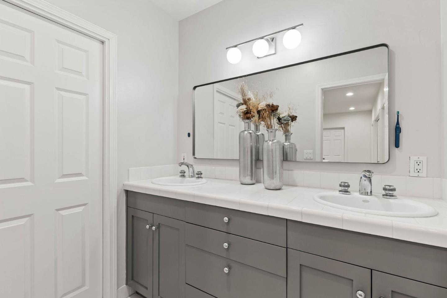 Detail Gallery Image 17 of 25 For 2140 Monterey Ave, Menlo Park,  CA 94025 - 4 Beds | 3/1 Baths