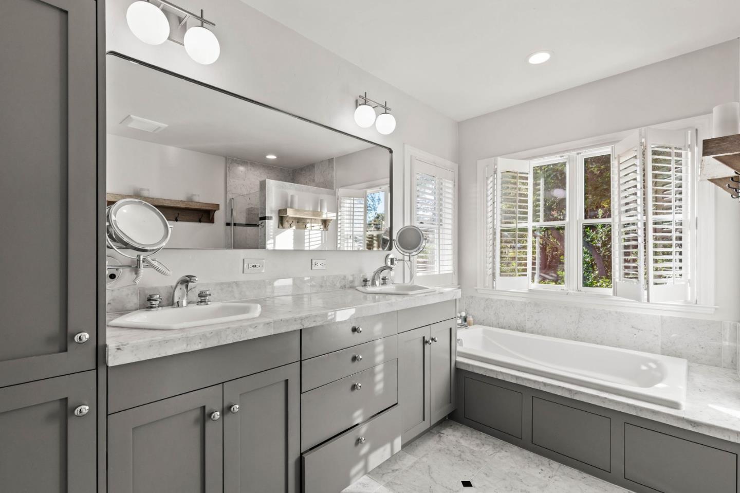 Detail Gallery Image 18 of 25 For 2140 Monterey Ave, Menlo Park,  CA 94025 - 4 Beds | 3/1 Baths