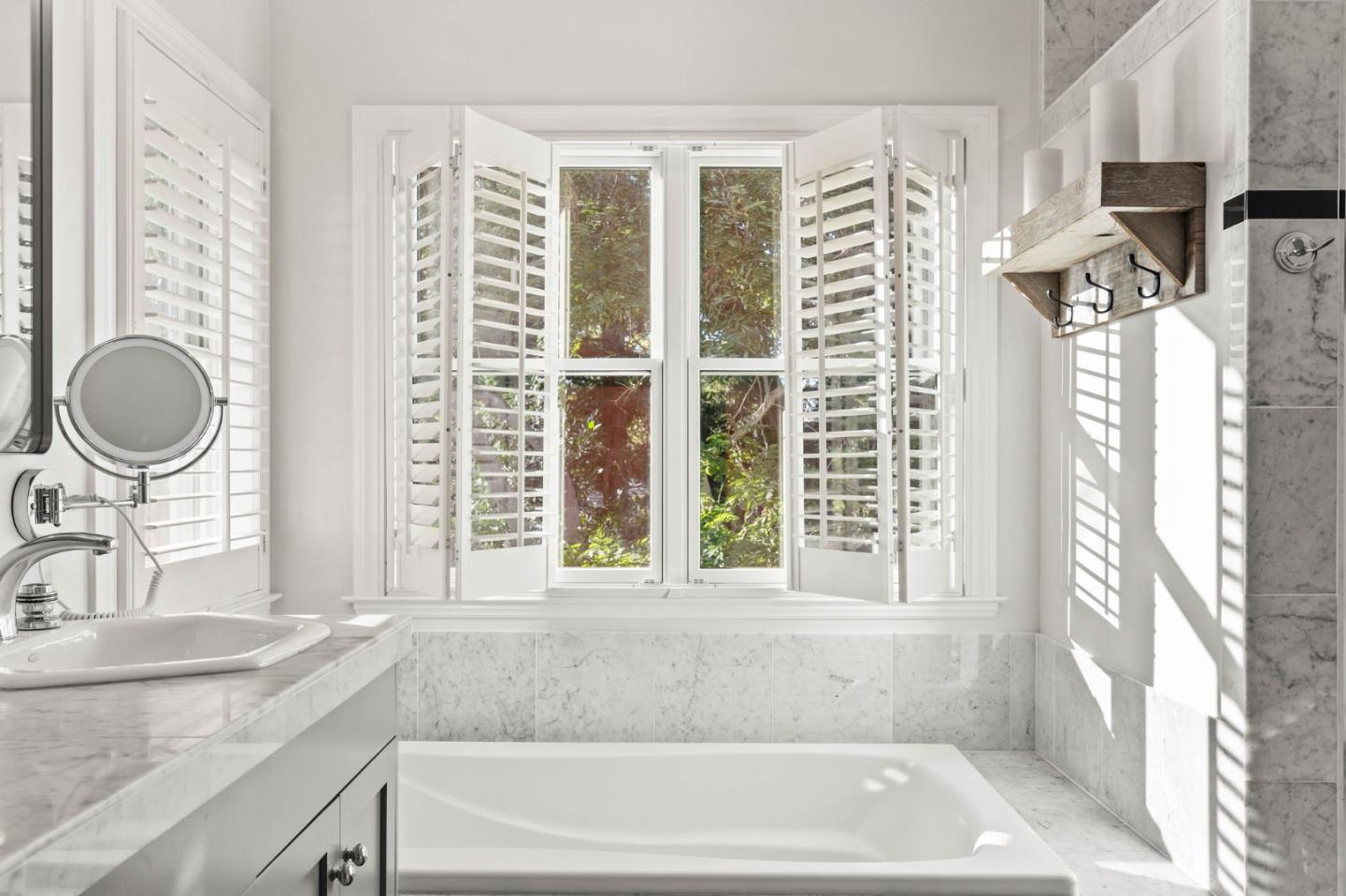 Detail Gallery Image 19 of 25 For 2140 Monterey Ave, Menlo Park,  CA 94025 - 4 Beds | 3/1 Baths