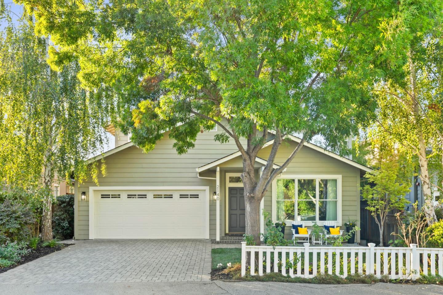 Detail Gallery Image 2 of 25 For 2140 Monterey Ave, Menlo Park,  CA 94025 - 4 Beds | 3/1 Baths