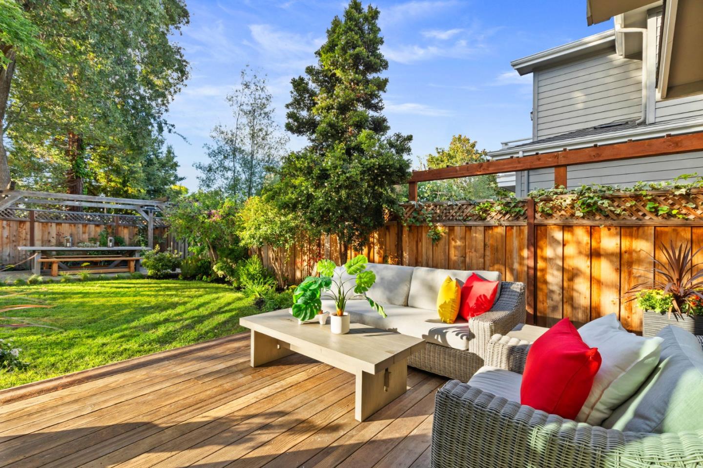 Detail Gallery Image 20 of 25 For 2140 Monterey Ave, Menlo Park,  CA 94025 - 4 Beds | 3/1 Baths