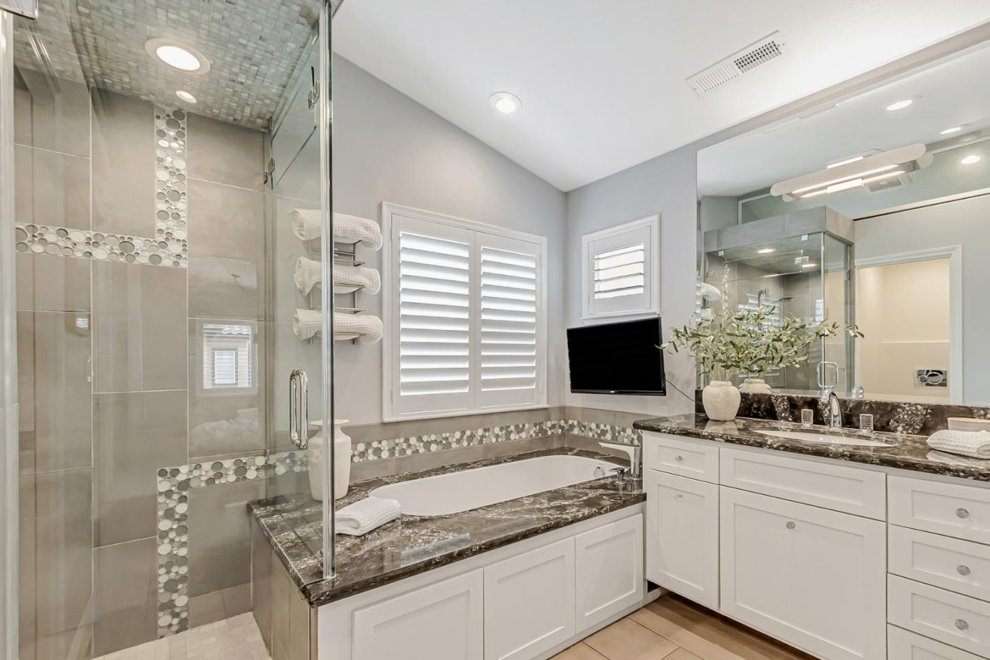 Detail Gallery Image 8 of 65 For 1433 Selborn Pl, San Jose,  CA 95126 - 4 Beds | 2/1 Baths