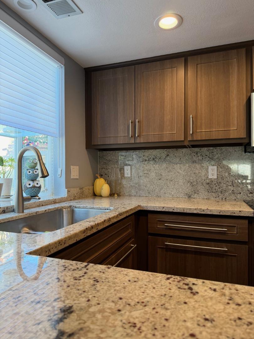 Detail Gallery Image 13 of 28 For 1015 Warburton Ave, Santa Clara,  CA 95050 - 3 Beds | 2/1 Baths