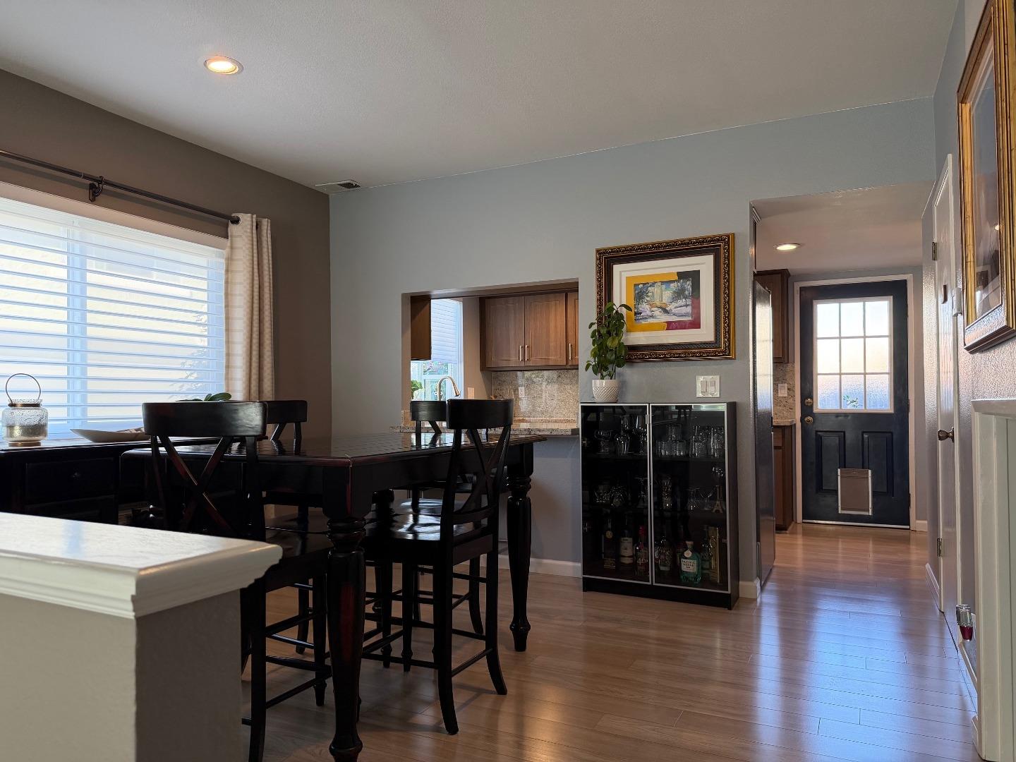 Detail Gallery Image 6 of 28 For 1015 Warburton Ave, Santa Clara,  CA 95050 - 3 Beds | 2/1 Baths