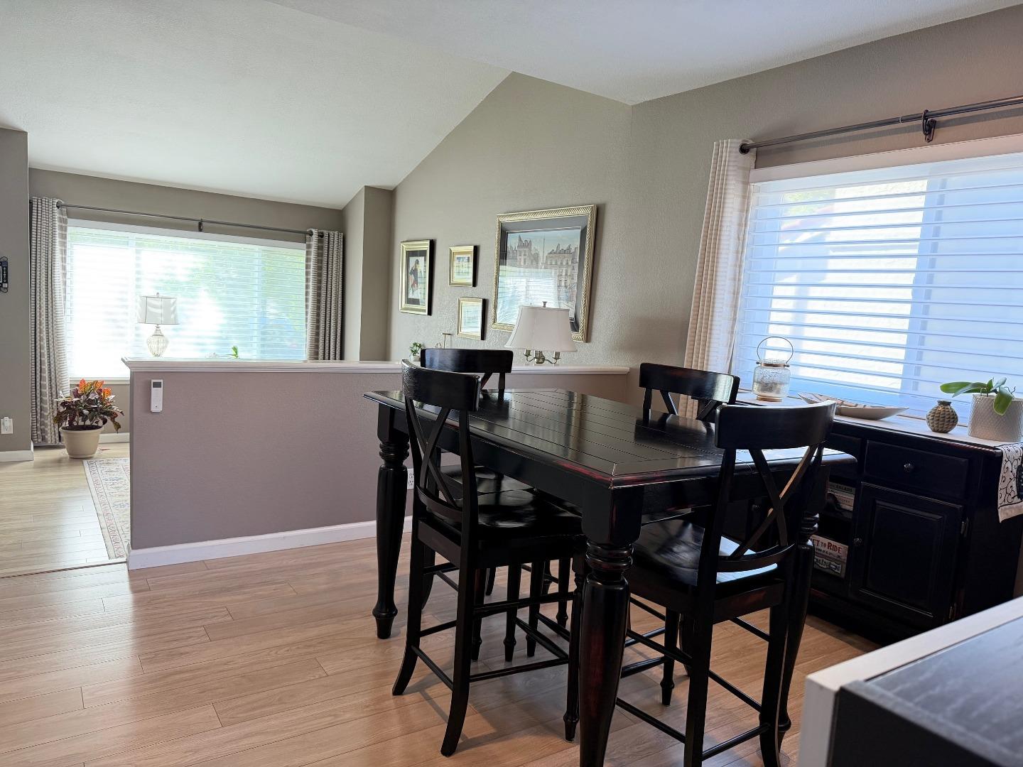 Detail Gallery Image 7 of 28 For 1015 Warburton Ave, Santa Clara,  CA 95050 - 3 Beds | 2/1 Baths