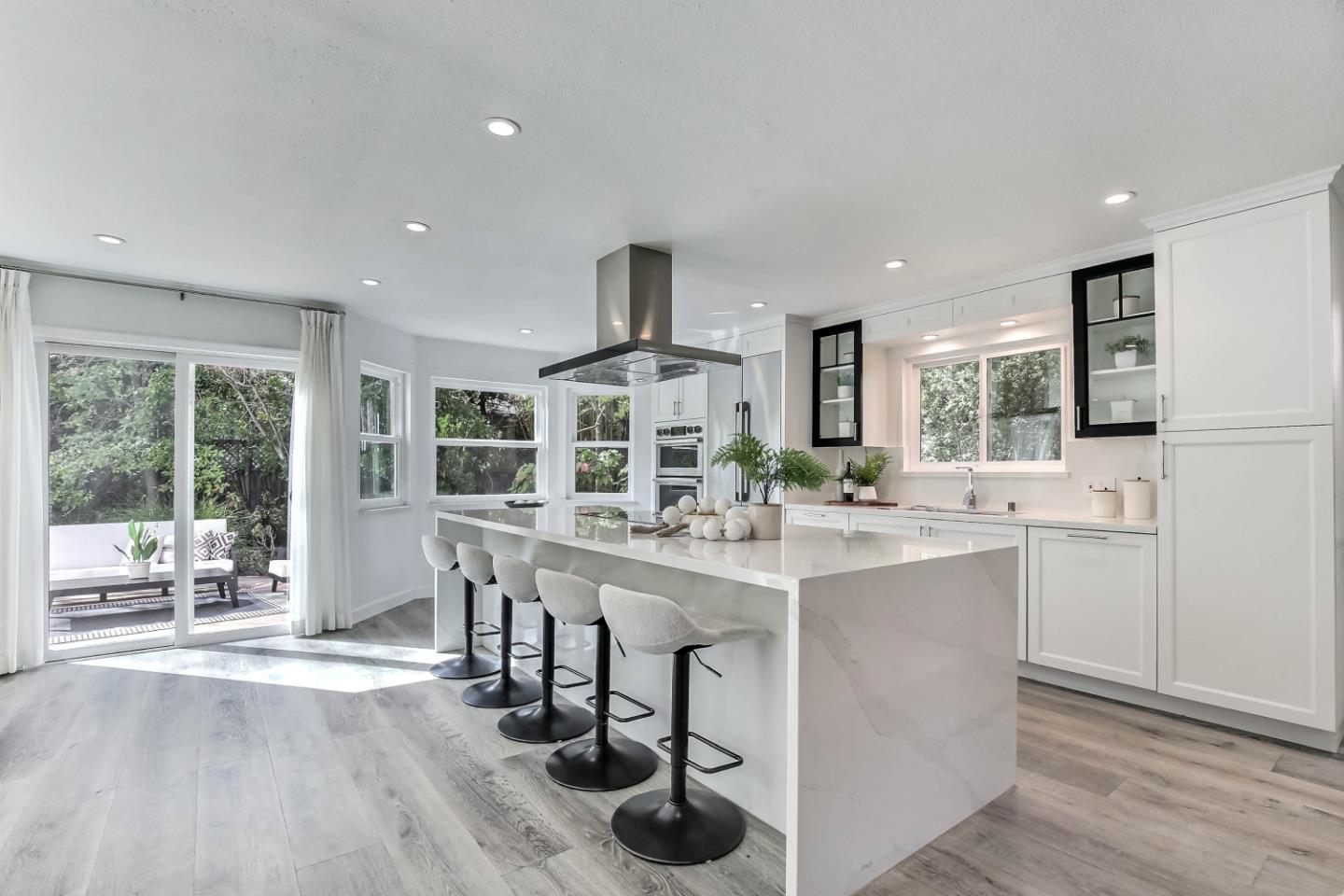 Detail Gallery Image 12 of 27 For 649 Eighth Ave, Menlo Park,  CA 94025 - 3 Beds | 2/1 Baths