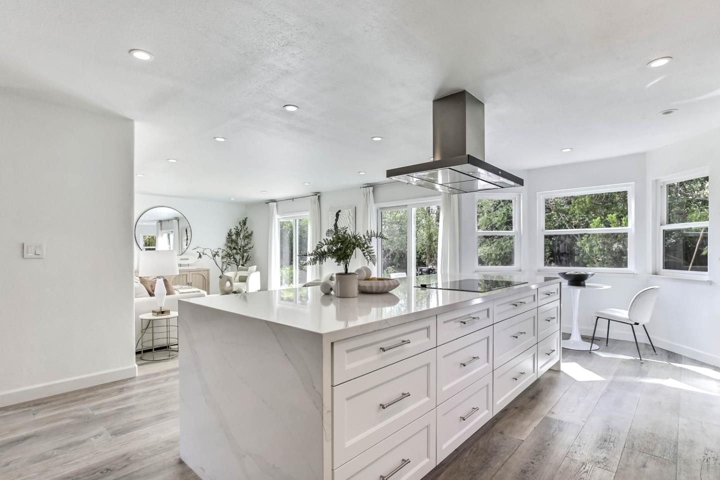 Detail Gallery Image 13 of 27 For 649 Eighth Ave, Menlo Park,  CA 94025 - 3 Beds | 2/1 Baths