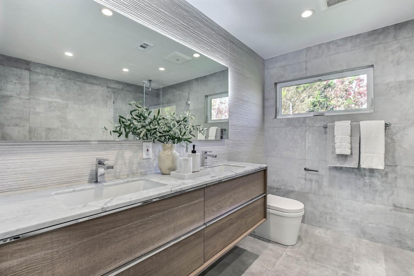 Detail Gallery Image 16 of 27 For 649 Eighth Ave, Menlo Park,  CA 94025 - 3 Beds | 2/1 Baths