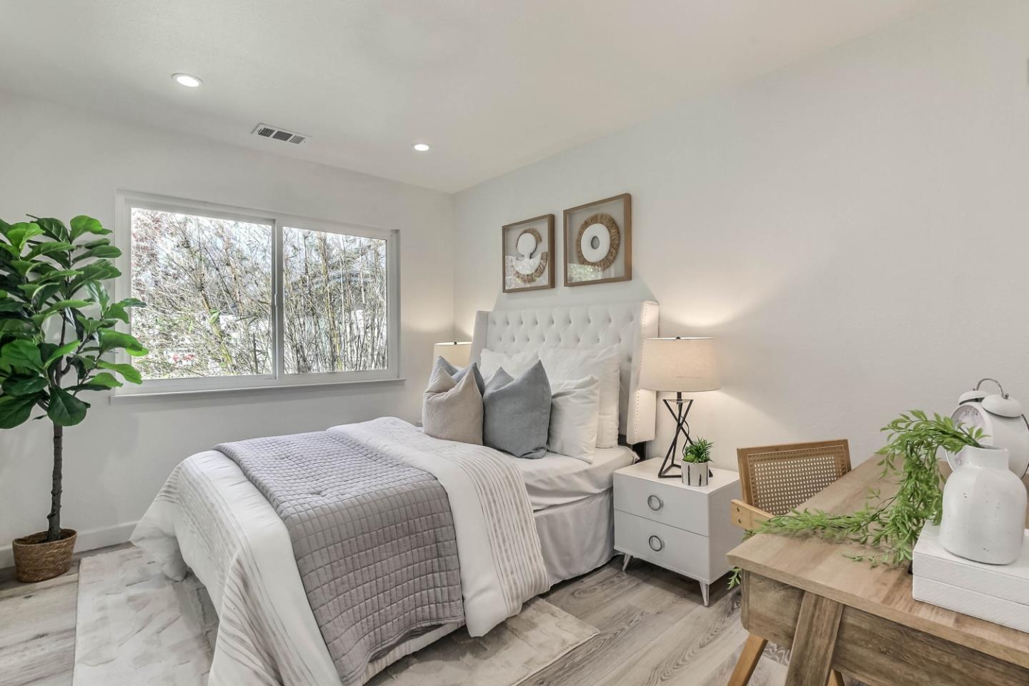 Detail Gallery Image 18 of 27 For 649 Eighth Ave, Menlo Park,  CA 94025 - 3 Beds | 2/1 Baths