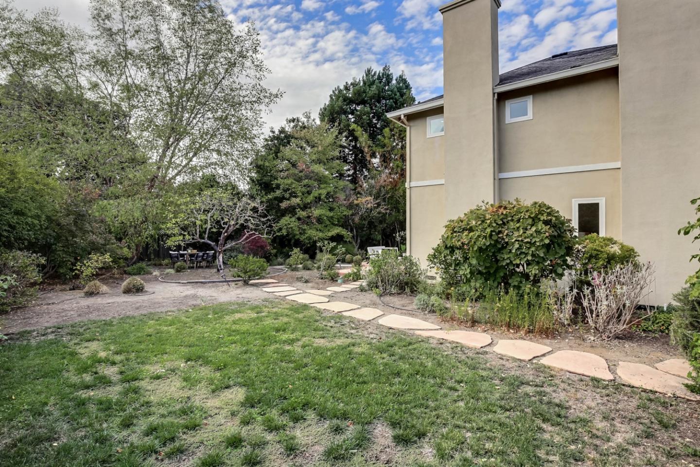 Detail Gallery Image 24 of 27 For 649 Eighth Ave, Menlo Park,  CA 94025 - 3 Beds | 2/1 Baths