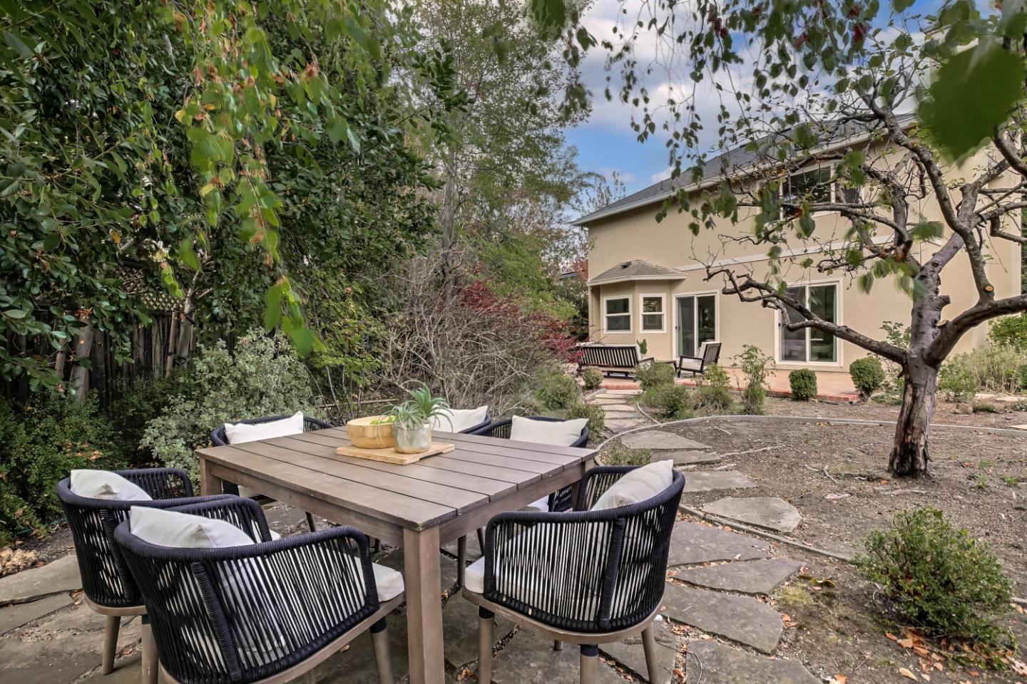 Detail Gallery Image 27 of 27 For 649 Eighth Ave, Menlo Park,  CA 94025 - 3 Beds | 2/1 Baths