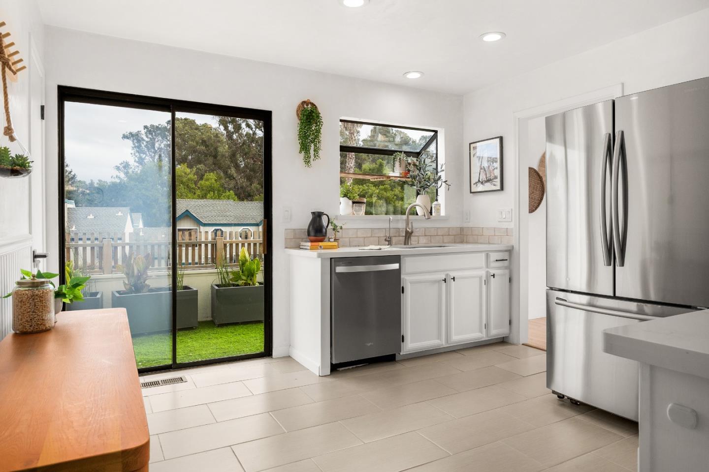 Detail Gallery Image 12 of 27 For 3503 Dover Dr, Santa Cruz,  CA 95065 - 3 Beds | 2 Baths