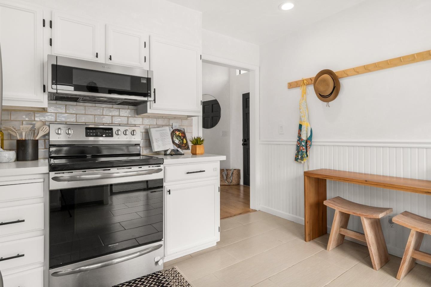 Detail Gallery Image 13 of 27 For 3503 Dover Dr, Santa Cruz,  CA 95065 - 3 Beds | 2 Baths