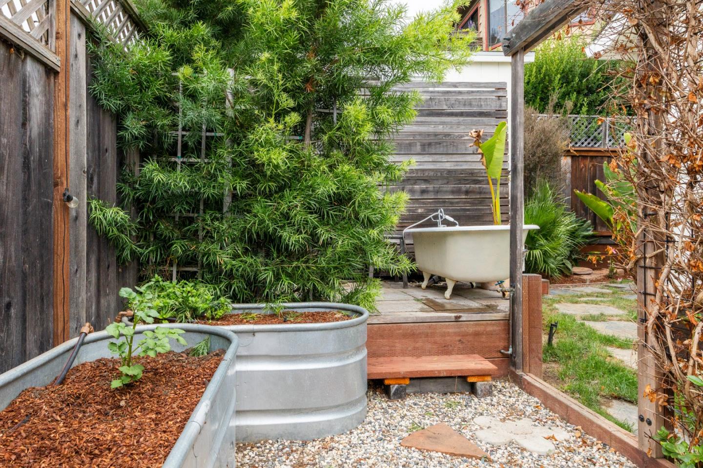 Detail Gallery Image 6 of 27 For 3503 Dover Dr, Santa Cruz,  CA 95065 - 3 Beds | 2 Baths