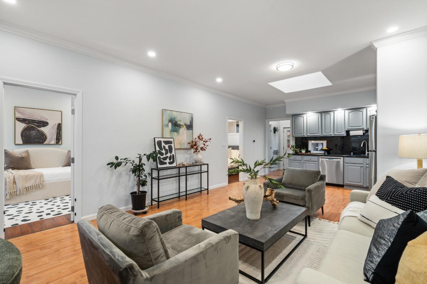 Detail Gallery Image 10 of 54 For 291 Munich St, San Francisco,  CA 94112 - 3 Beds | 2 Baths